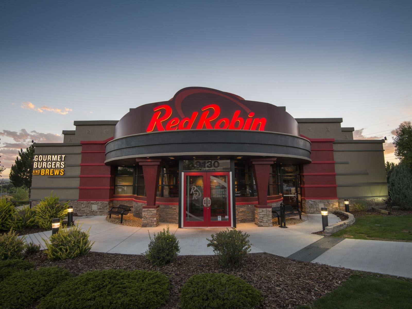 Red Robin exterior signage